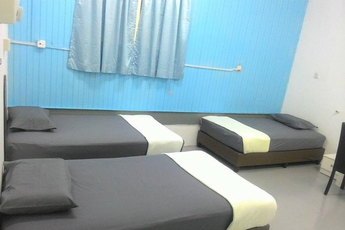 Dreibettzimmer, Gemeinschaftsbad