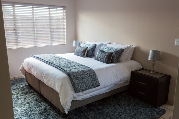 Maison en rangée Standard, 1 chambre, cuisinette, rez-de-chaussée | 1 chambre, bureau, fer et planche à repasser, accès au Wi-Fi (inclus)