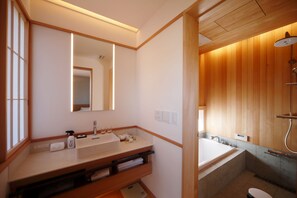 Kan-un-an | Bathroom | Combined shower/bathtub, designer toiletries, hair dryer, slippers - Machiya AOI KYOTO STAY AOI Suites at Nanzenji  (Kyoto)