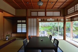 บ้านพัก, ปลอดบุหรี่ (Kangetsu-tei) | บริการอาหารในห้องพัก