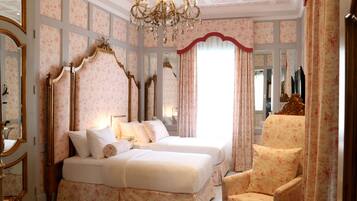 Suite (Cristina) | In-room safe, individually decorated, individually furnished