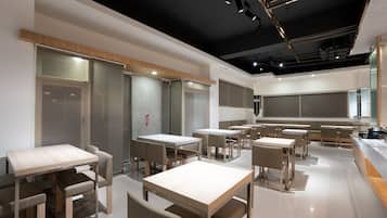 Daily continental breakfast (TWD 350 per person)