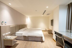 Classic Double Room, 1 King Bed | Egyptian cotton sheets, premium bedding, down comforters, pillowtop beds - THE CLOUD HOTEL Hsinchu (Zhubei)