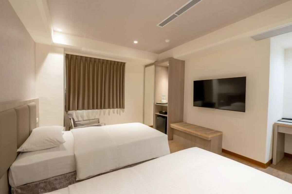 Egyptian cotton sheets, premium bedding, down duvets, pillow-top beds