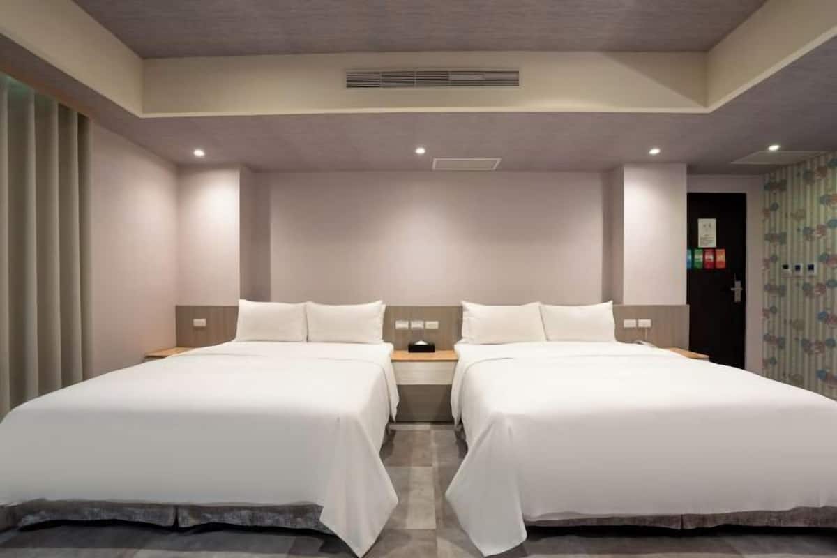 Egyptian cotton sheets, premium bedding, down duvets, pillow-top beds