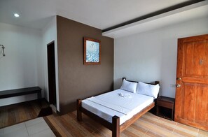 Budget Double Room | Desk, iron/ironing board, free WiFi, bed sheets - Highway to H Inn - Danao (Danao)