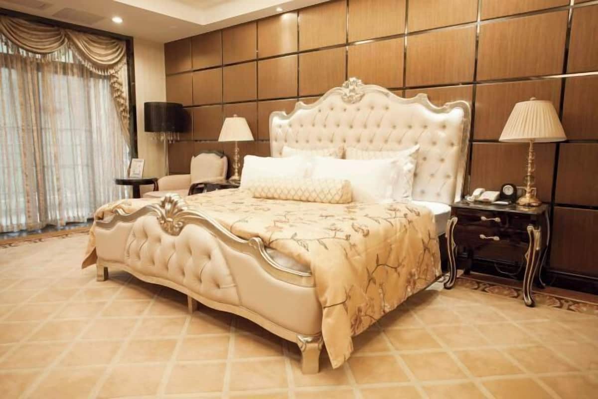Minibar, in-room safe, desk, blackout curtains