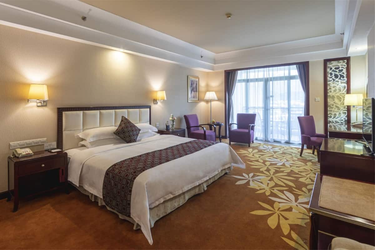 Minibar, in-room safe, desk, blackout curtains