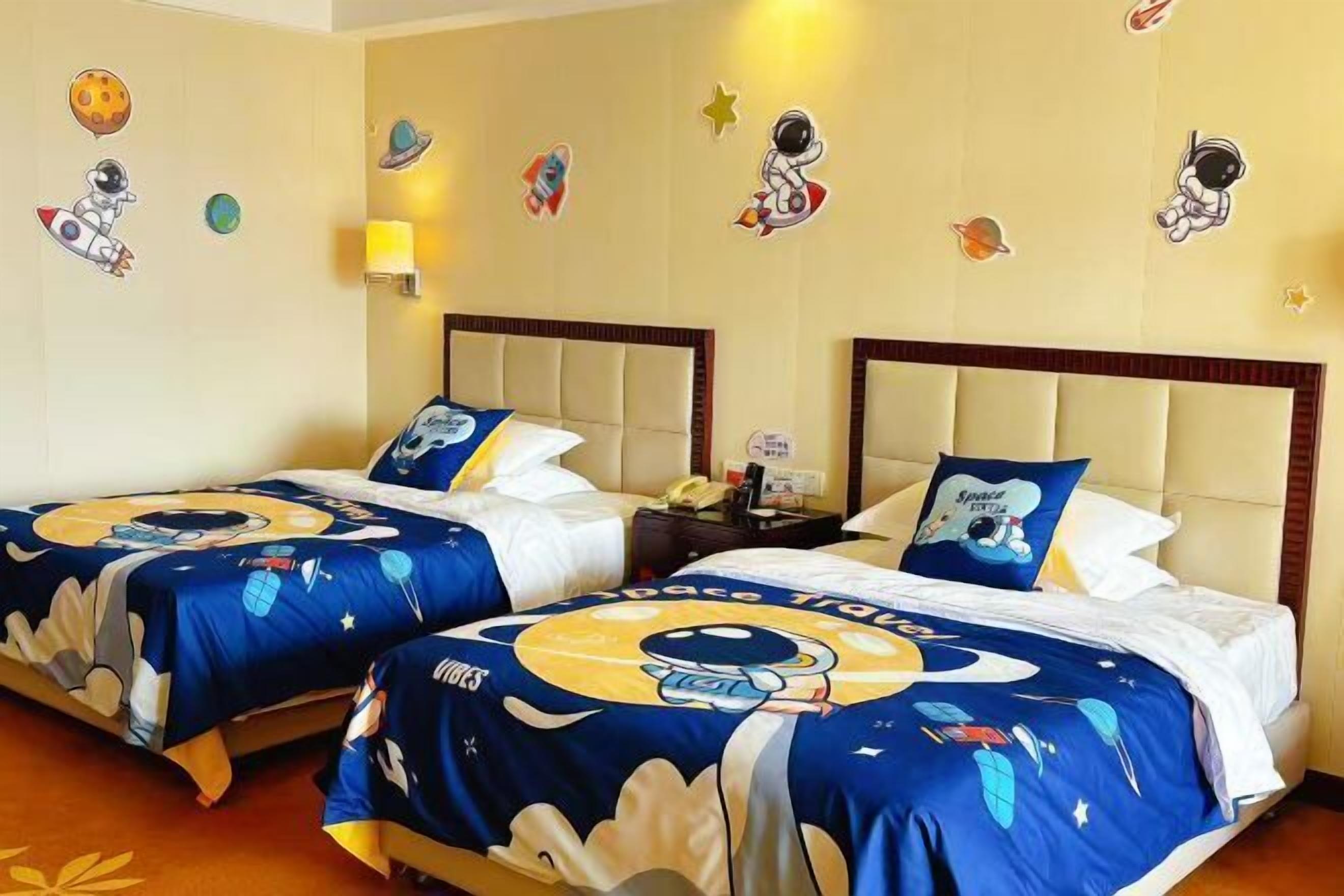 Minibar, in-room safe, desk, blackout drapes