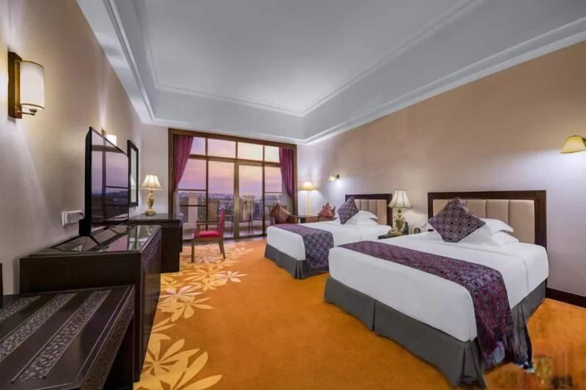 Minibar, in-room safe, desk, blackout curtains