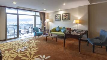 Executive Suite | Living area | Flat-screen TV