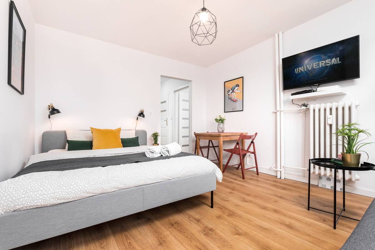 Ropa de cama de alta calidad y escritorio