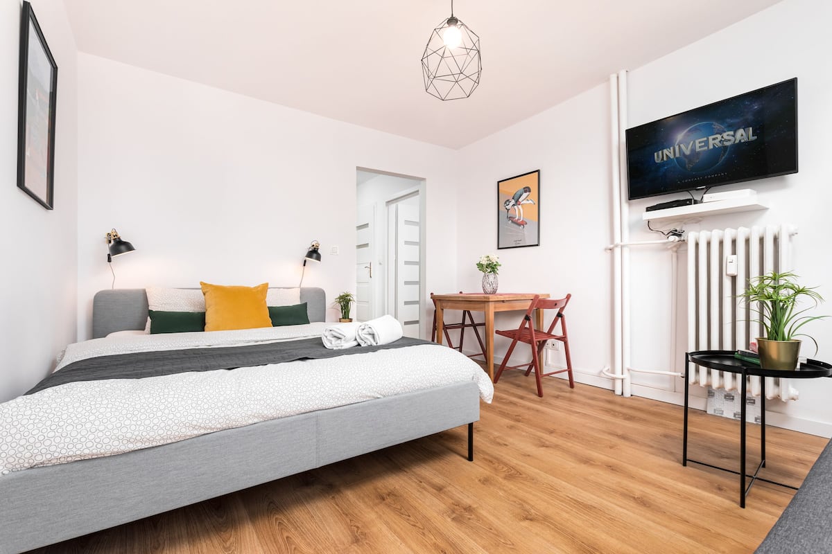 Premium appartement, balkon, uitzicht op stad | 2 slaapkamers, luxe beddengoed, individueel gedecoreerd