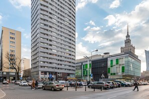 Premium Apartment, Balcony, City View | Street view - Palm Aparts Warsaw (Warsaw)