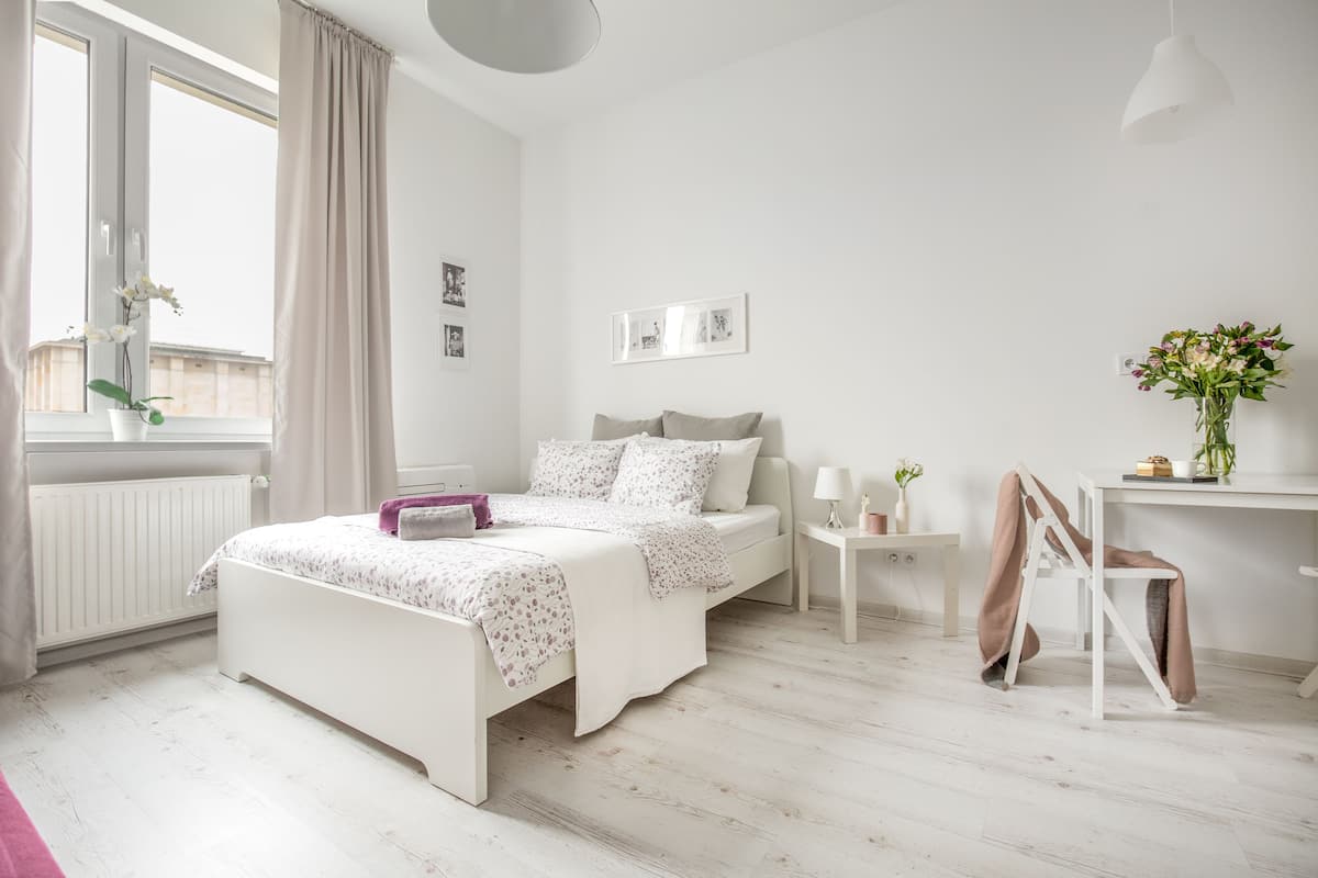 City studio, 1 tweepersoonsbed met slaapbank, uitzicht op stad | 2 slaapkamers, luxe beddengoed, individueel gedecoreerd