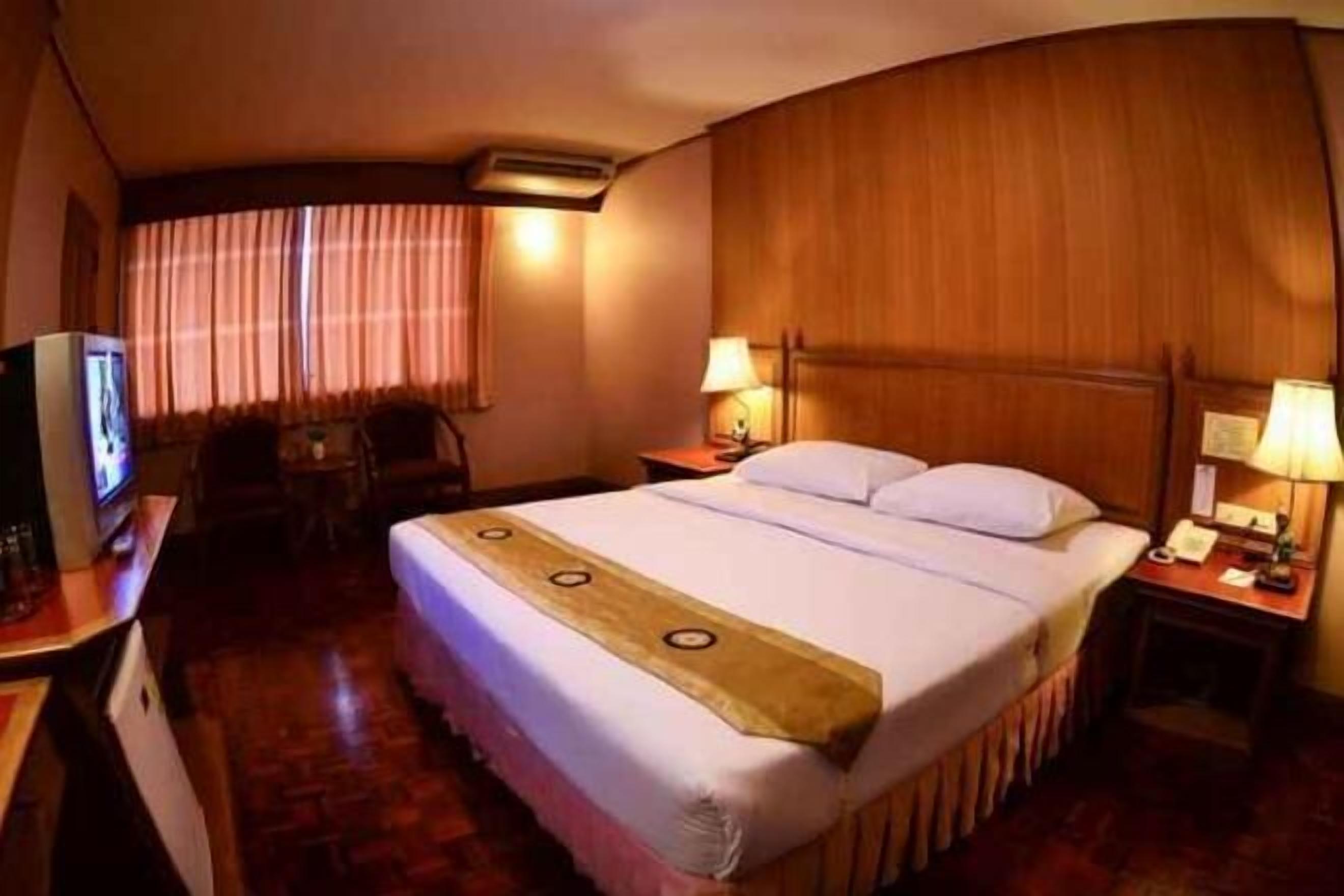 Minibar, caja fuerte, escritorio y wifi gratis