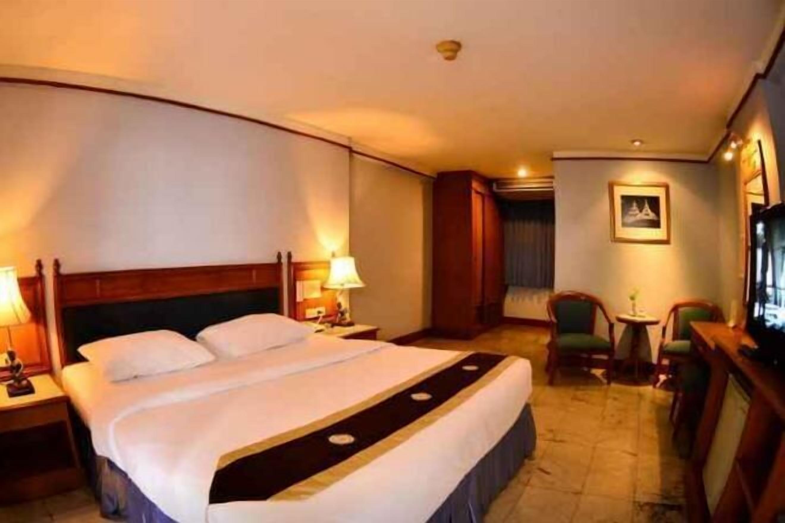 Minibar, caja fuerte, escritorio y wifi gratis