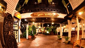 Property grounds - Silom Village Inn (Bangkok)