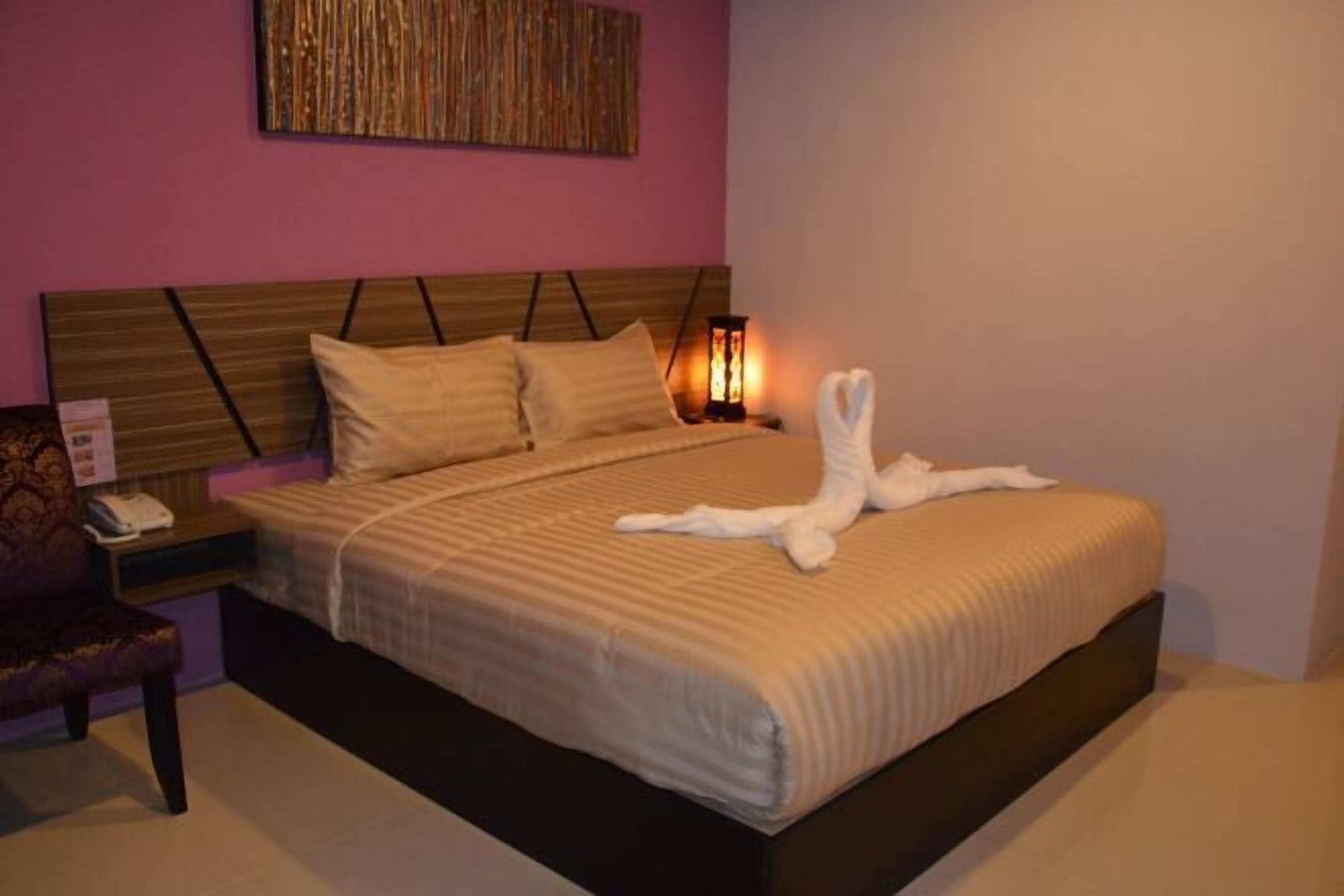 Minibar, una cassaforte in camera, una scrivania, Wi-Fi gratuito