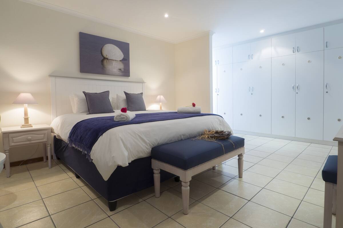 Deluxe Suite, Sea View | In-room safe