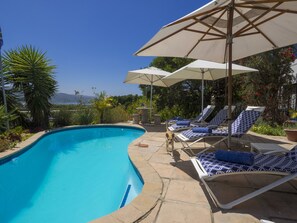 Outdoor pool, open 7 AM to 7 PM, pool umbrellas, sun loungers - Shining Waters (Wilderness)