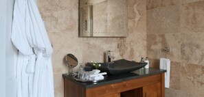 Superior Double Room (Four Poster Bed) | Bathroom - Strathallan Bed and Breakfast (Grantown-on-Spey)