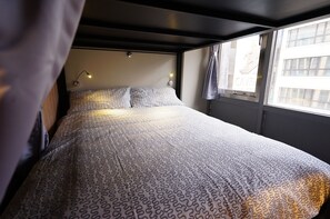Pillowtop beds, minibar, blackout drapes, soundproofing - Cavemen Hostel Taipei Station Branch (Taipei)