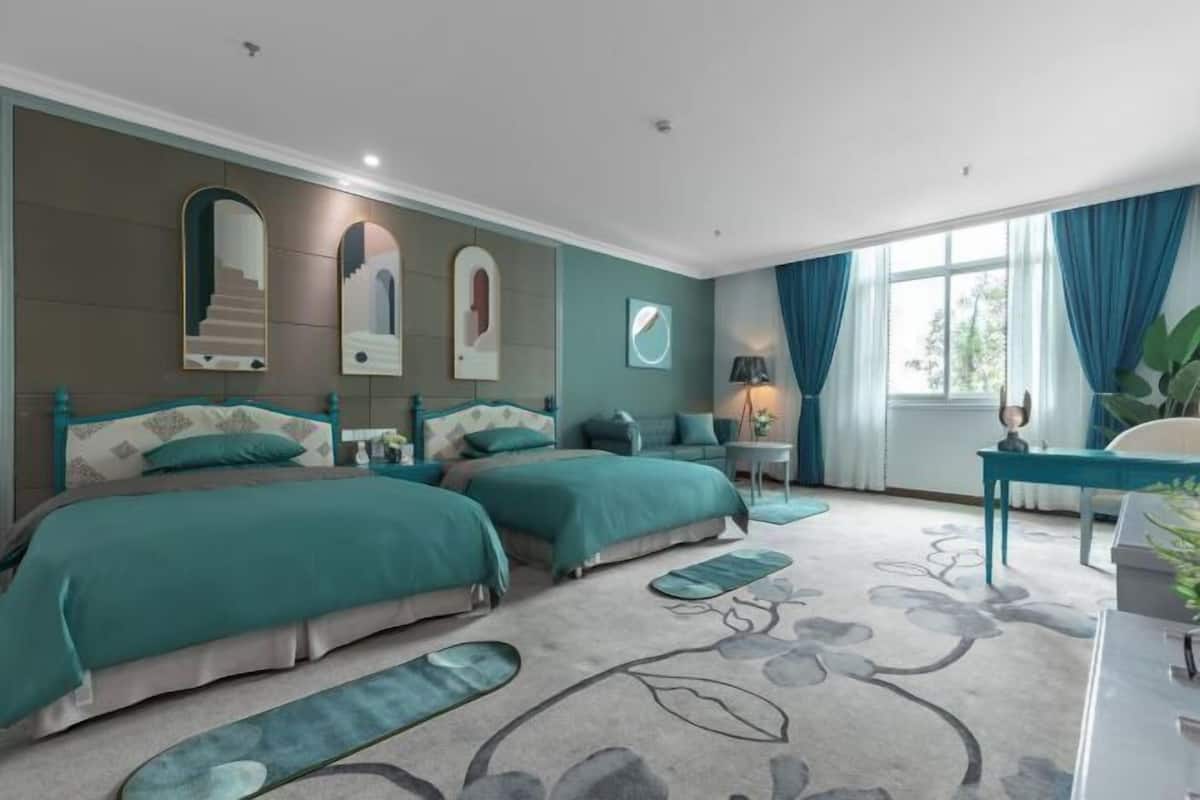 Minibar, két bảo mật tại phòng, bàn, màn/rèm cản sáng