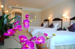 Triple Room | Minibar, in-room safe, desk, blackout drapes