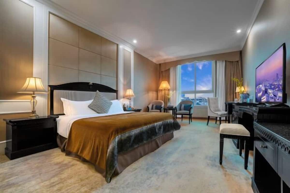 Minibar, két bảo mật tại phòng, bàn, màn/rèm cản sáng