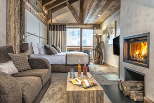 小型套房 (Alpine) | 高档床上用品、迷你吧、客房内保险箱、隔音