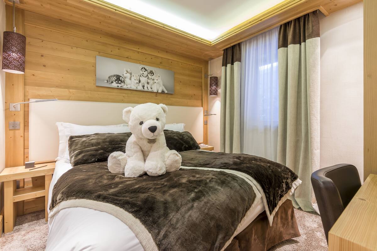 Ropa de cama de alta calidad y minibar 