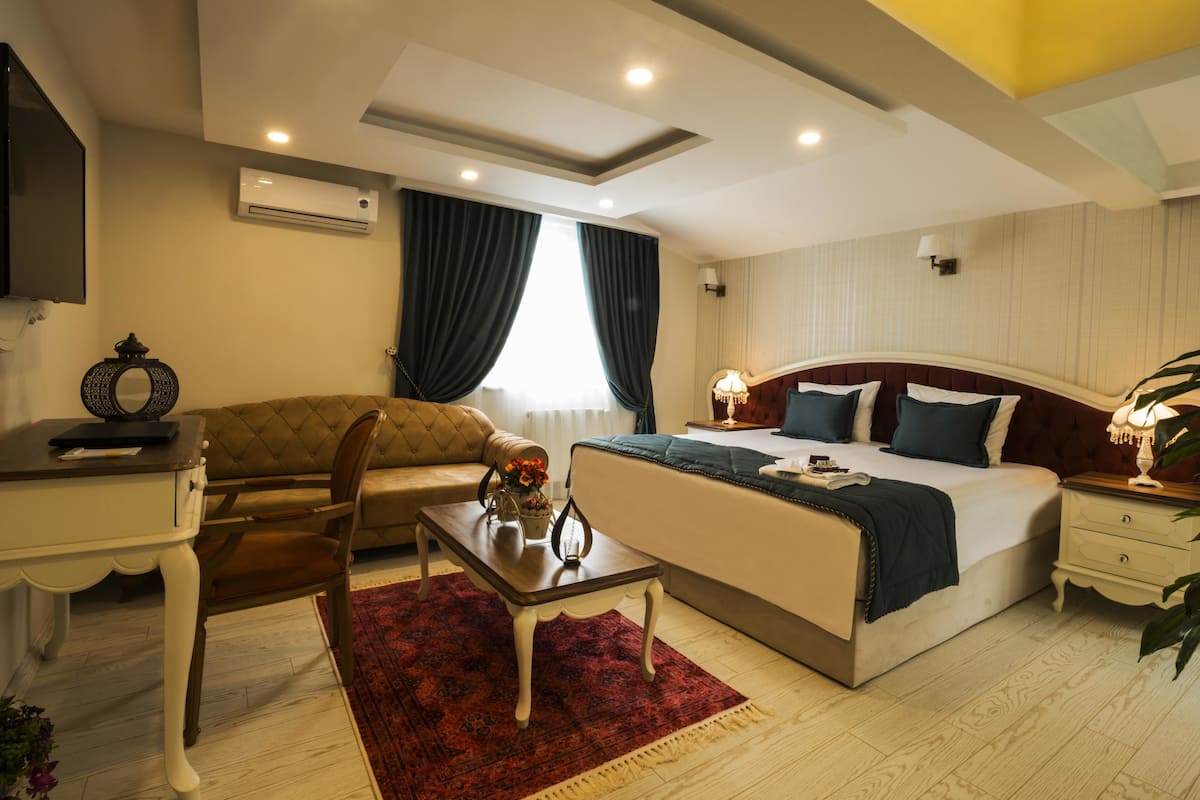 Junior Suite, 1 Double Bed with Sofa bed | Premium bedding, minibar, desk, soundproofing