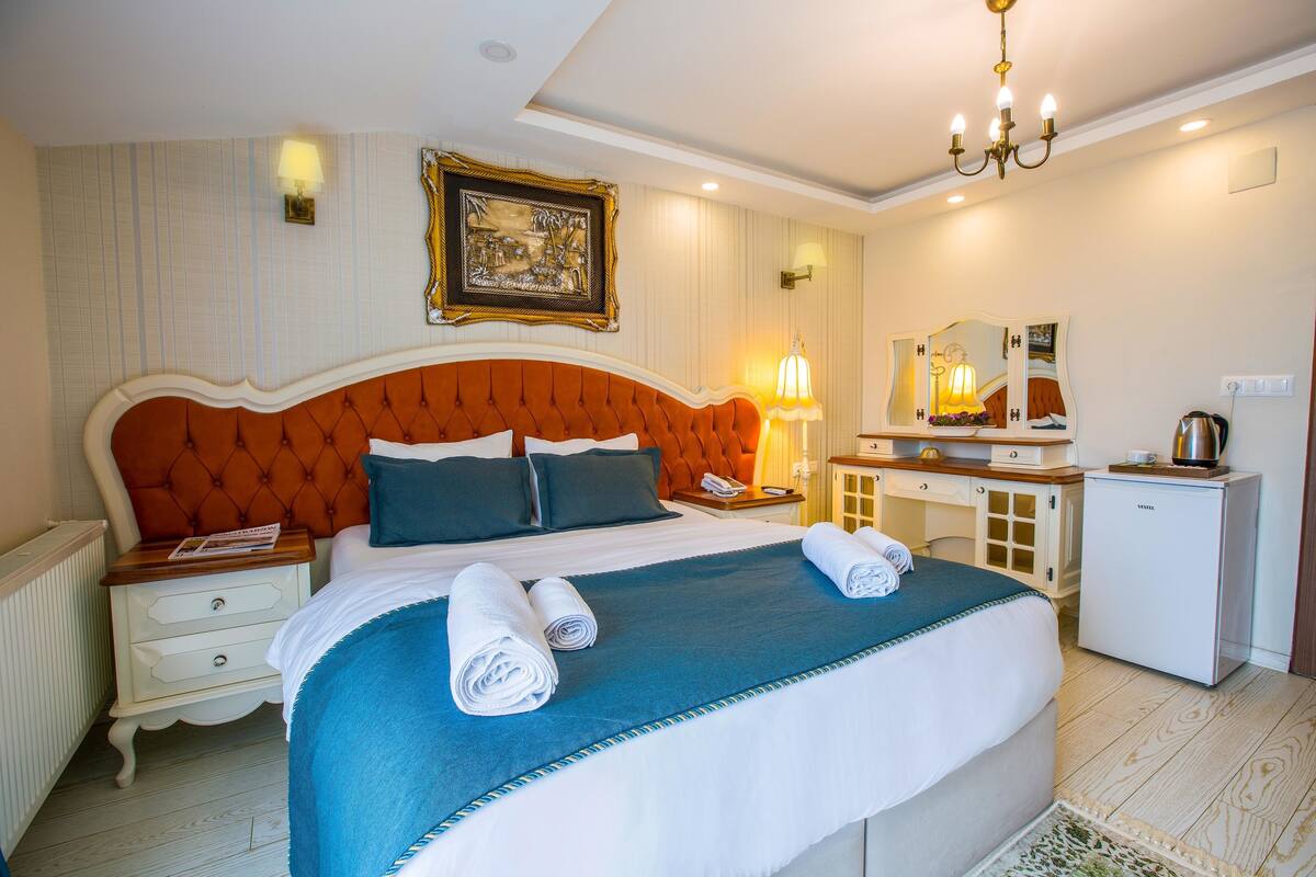 Deluxe Room, Sea View | Premium bedding, minibar, desk, soundproofing
