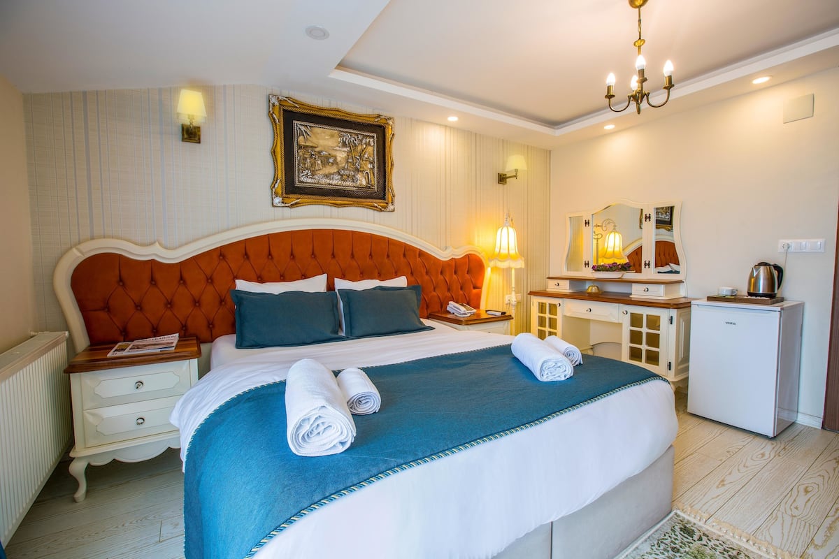 Deluxe Room, Sea View | Premium bedding, minibar, desk, soundproofing