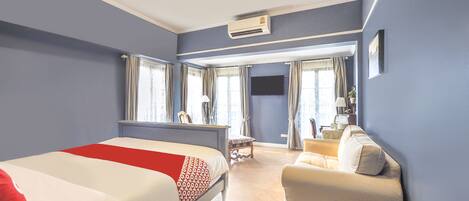 Premier Double Room | Desk, free WiFi, bed sheets