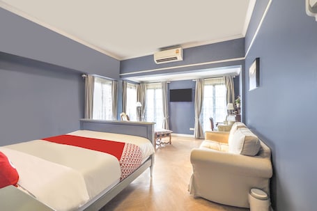 Premier Double Room | Desk, free WiFi, bed sheets