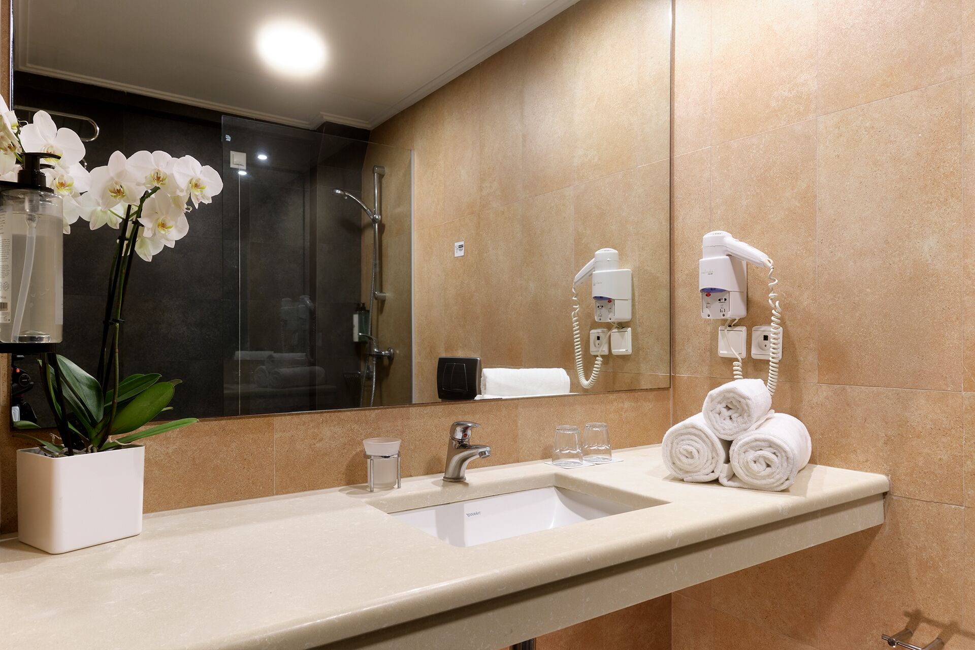superior room, garden view | bathroom | shower, free toiletries, hair dryer, slippers