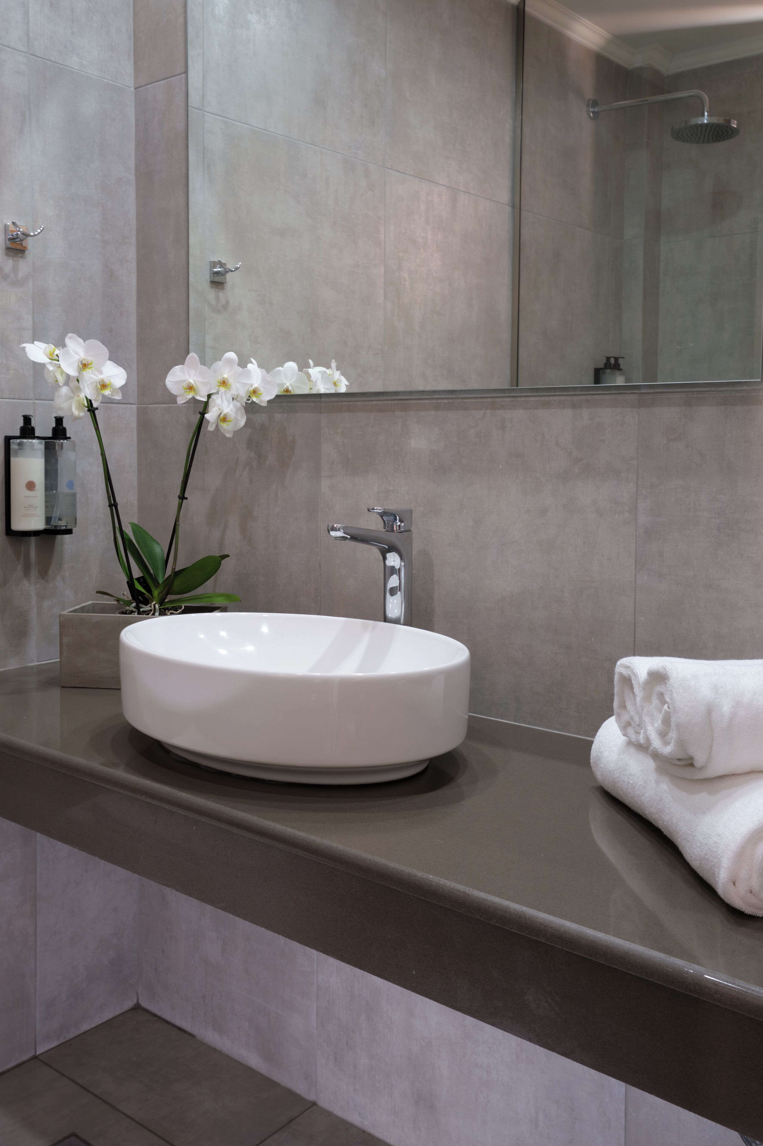 superior room, garden view | bathroom | shower, free toiletries, hair dryer, slippers