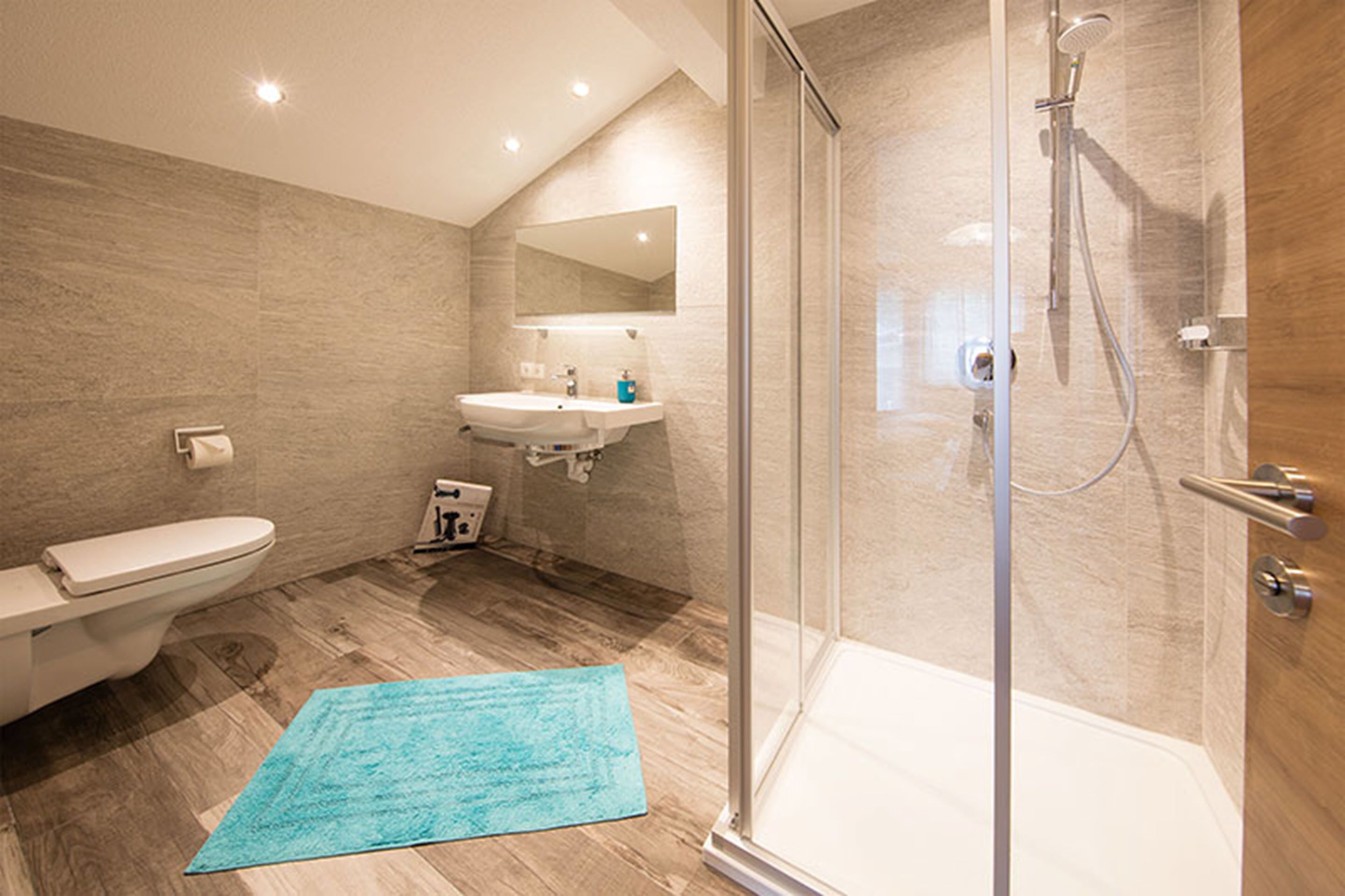 Apartamento conforto, 2 quartos, sacada (Gaislachkogel, excl. 30€ cleaning fee) | Banheiro | Chuveiro, secador de cabelo, toalhas de banho 