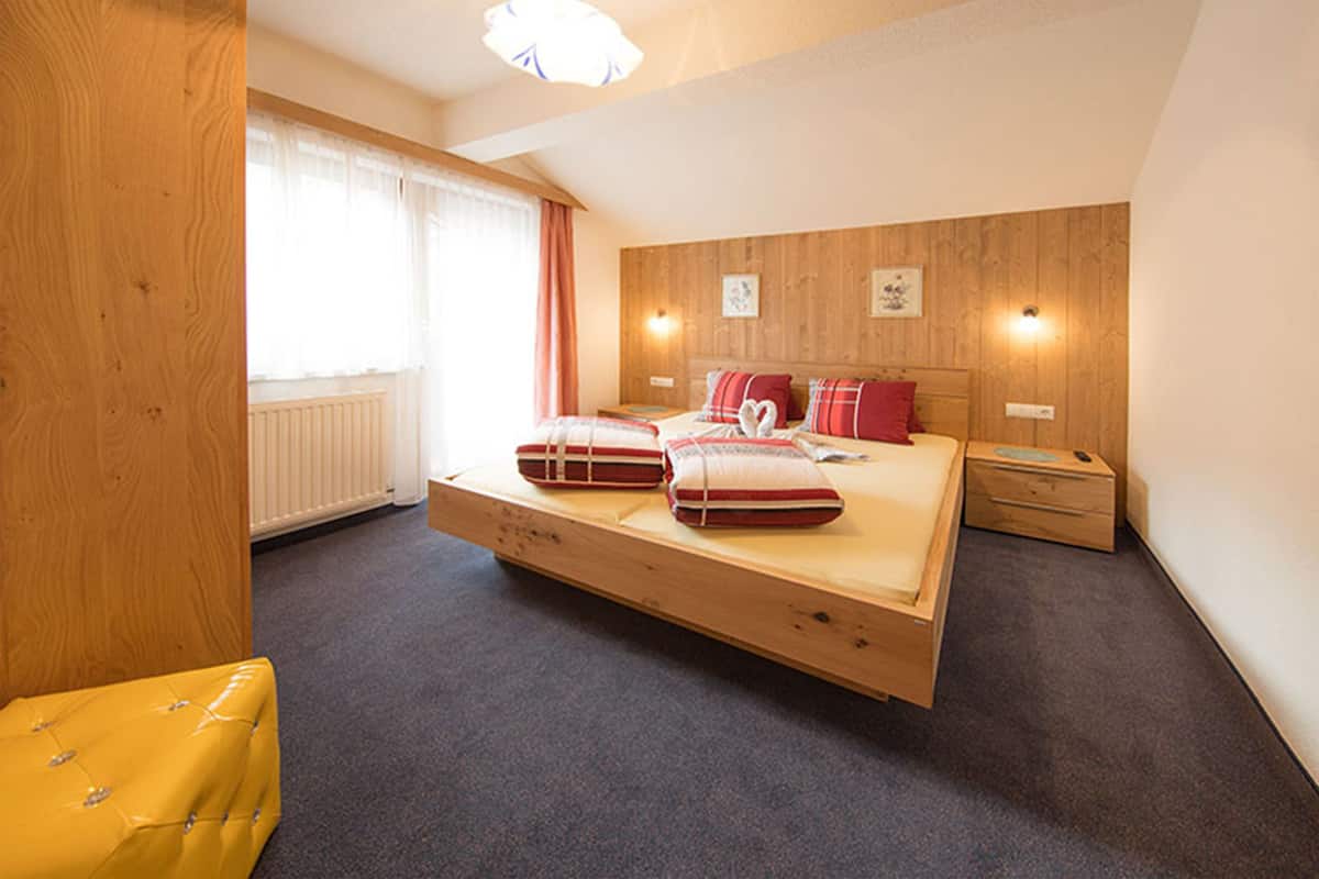 Comfort appartement, 2 slaapkamers, balkon (Gaislachkogel, excl. 30€ cleaning fee) | 1 slaapkamer, een bureau, verduisterende gordijnen, geluiddichte muren