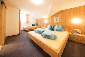 Comfort-Apartment, 1 Schlafzimmer, Bergblick (Brunnenkogel, plus 30€ cleaning fee) | 1 Schlafzimmer, Schreibtisch, Verdunkelungsvorhänge