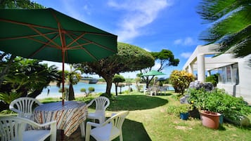 Breakfast, lunch and dinner served