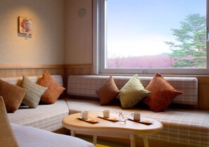 0B | 客房內保險箱、書桌