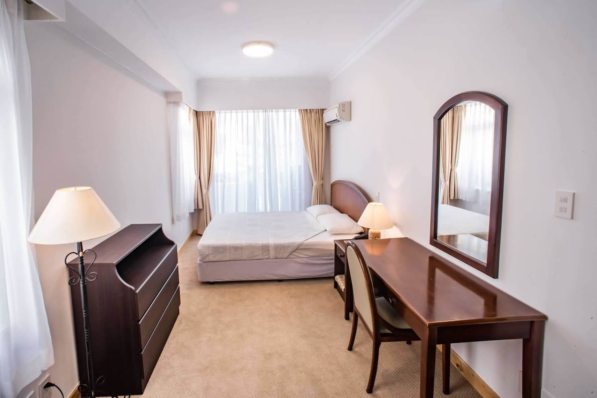 2 bedrooms, in-room safe, desk, blackout drapes
