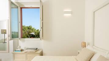 Suite | Minibar, in-room safe, desk, soundproofing