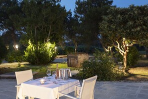 Lunch and dinner served - Masseria Mongiò dell'Elefante (Otranto)