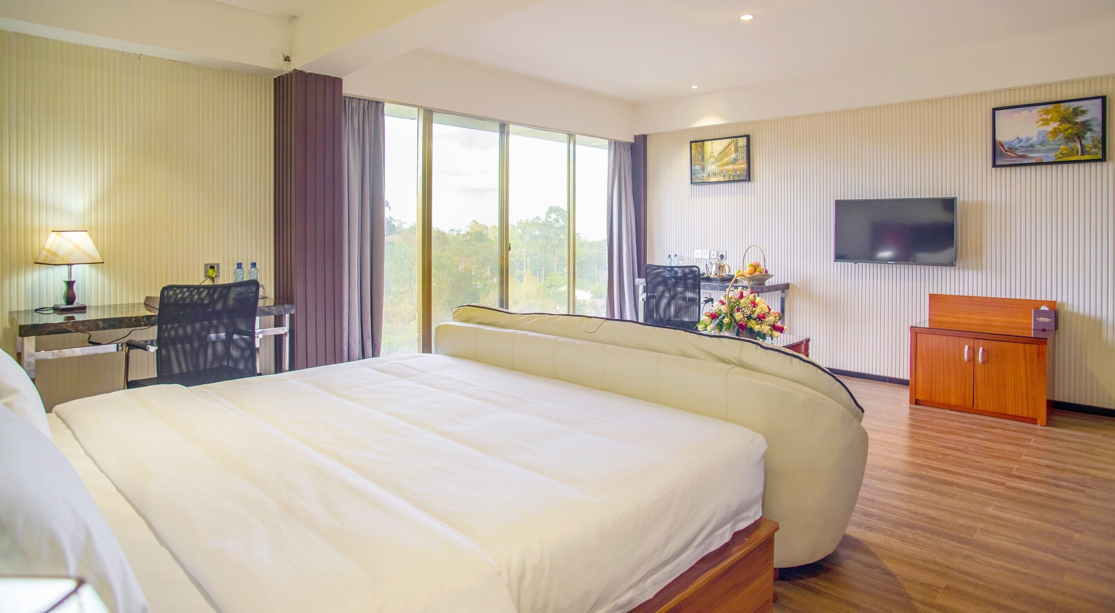 Premium bedding, down duvets, pillow-top beds, minibar