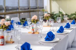 2 restaurants; breakfast, lunch, dinner, and brunch served - Swiss Lenana Mount Hotel (Nairobi)