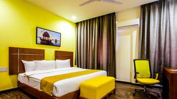 Superior Room, 1 King Bed | Desk, soundproofing, iron/ironing board, free WiFi
